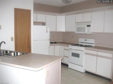 Spacious kitchen with breakfast bar, plenty of cup