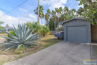 634 1st St, Port Isabel, TX 78578 - photo 2