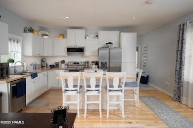 2576 W Roberts_Kitchen Straight