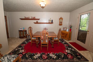 1915 Winn Rd Niles Dining room 8