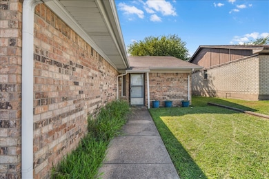 6817 W Cleburne Rd, Fort Worth, TX 76133 - photo 4