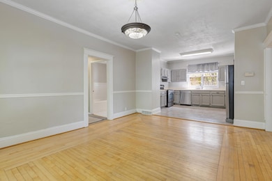 Dining to Kitchen