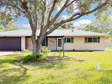 1608 Michael St, El Campo, TX 77437 - photo 2