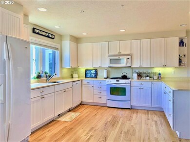 906 SW 7th St, Newport, OR 97365 - photo 7