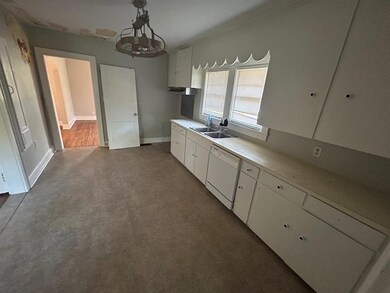 1401 Edgewood Ln, Albany, GA 31707 - photo 2