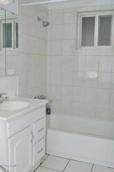 2112 E Lemon Hall Bath