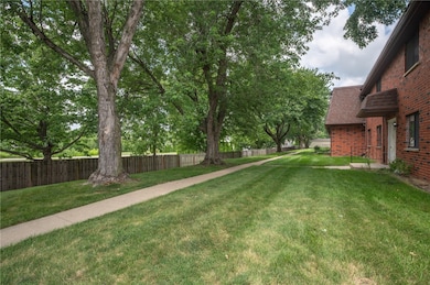 5703 Golden Ct NE unit 34, Cedar Rapids, IA 52402 - photo 3