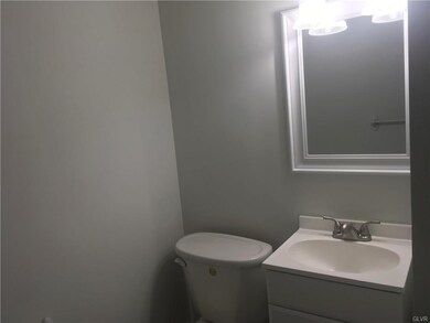 19 Eisenhower Cir, Whitehall, PA 18052 - photo 7