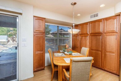 7) DINING AREA