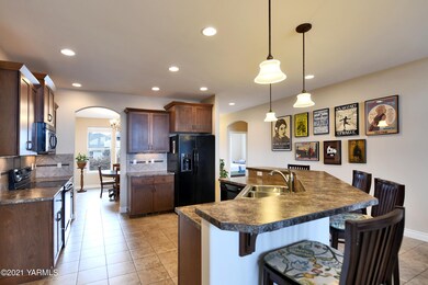 2 Bright open kitchen