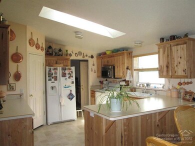 1700 NW Helmholtz Way, Redmond, OR 97756 - photo 4