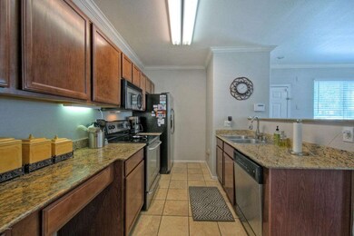 2134EBroadway1023-008