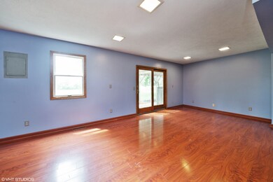 1316 Deerpath Dr, Morris, IL 60450 - photo 4