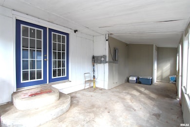 621 6th St, Camanche, IA 52730 - photo 3