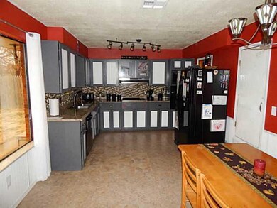 Kitchen. Open kitchen & dining area