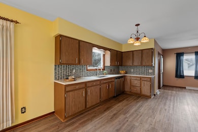 724 Mac Arthur Dr, Beaver Dam, WI 53916 - photo 5