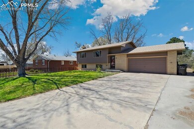 View of front of property featuring a front yard a