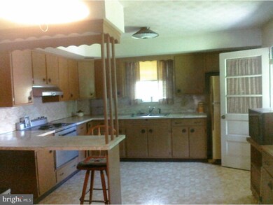 40 Frankford Ave, Tamaqua, PA 18252 - photo 5