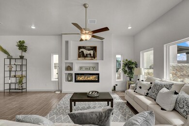 13681 Glen Vista Ln, Horizon City, TX 79928 - photo 6