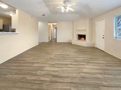 3310 Edgecreek Dr, Houston, TX 77066 - photo 3