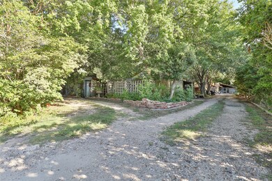 2530 Stadium Dr, Alvin, TX 77511 - photo 5