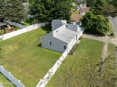 52 Bossidy Dr, Pittsfield, MA 01201 - photo 3