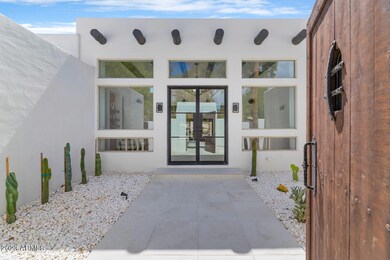 5215 N 45th Pl-large-004-046-TOD0914-150