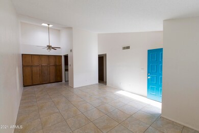 LIVING ROOM 03 - 83U3595