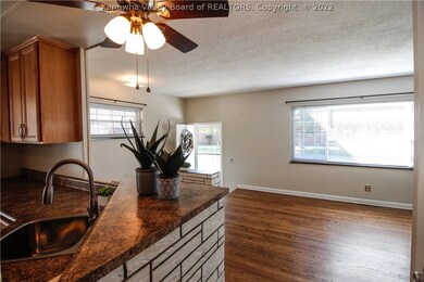 2906 Gillespie Dr, Dunbar, WV 25064 - photo 4