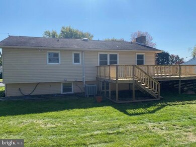 327 E Hemlock St, Palmyra, PA 17078 - photo 2