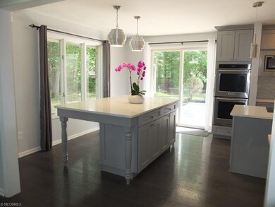 Large dinette with beautiful built-in kitchen tabl