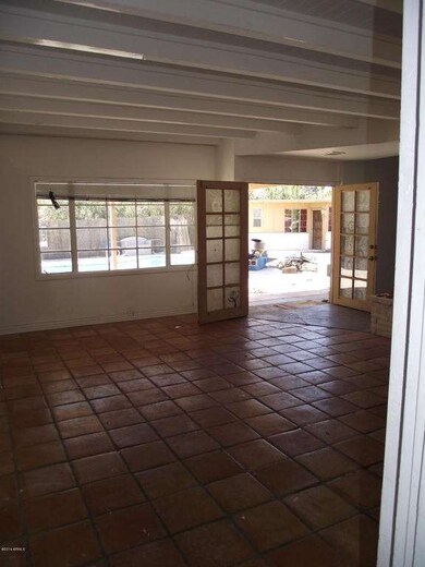 family room 3