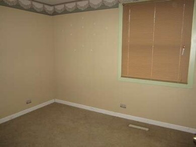 126 Del Rio Rd, Carpentersville, IL 60110 - photo 5