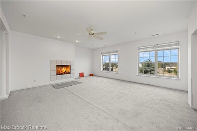 Big -Huge Great room w/ gas Fire Place