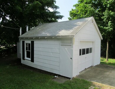 Detached 1-car Garage.