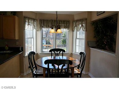 Breakfast Nook - Bright and sunny this area has an
