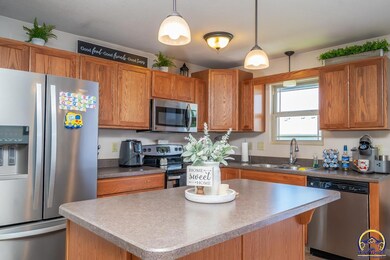 7010 SW 18th St, Topeka, KS 66615 - photo 6