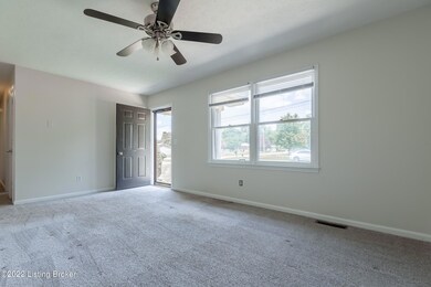 445 Dogwood Dr, Mount Washington, KY 40047 - photo 2