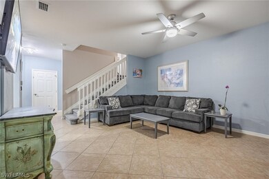 An expansive living room at 21' x 14'