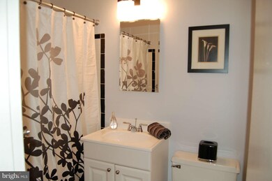 202 Park Terrace Ct SE unit 19, Vienna, VA 22180 - photo 7