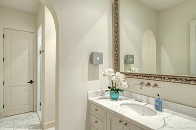 Ensuite bath to the first floor bedroom features w
