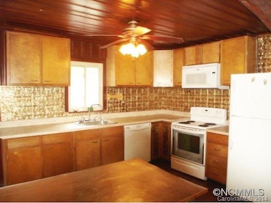 Large Kitchen - All App. Stay