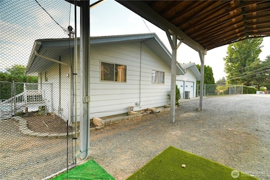 902 N Kenroy Terrace, East Wenatchee, WA 98802 - photo 3