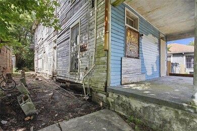 View of left side of property where a side gallery