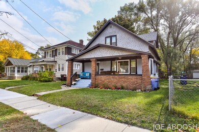 610 Dickinson St SE