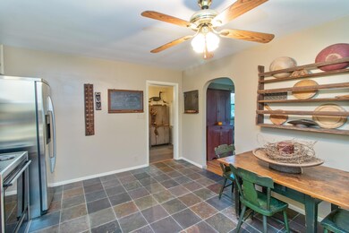 2811 Stanton Ave, Des Moines, IA 50321 - photo 4