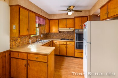1491 Southlawn Dr - 14