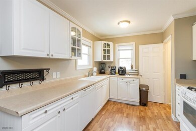 2516 E Grand Ave, Des Moines, IA 50317 - photo 5