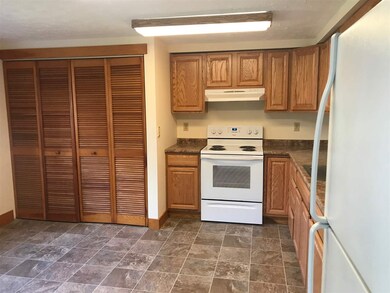 463 Daniel Webster Hwy unit B, Plymouth, NH 03264 - photo 5