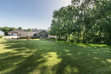 3381 Peach Tree Ln, Dubuque, IA 52002 - photo 5